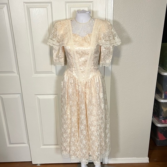 Dresses | Vintage Gunne Sax Pink Floral Lace Ruffle Prairie Dress ...